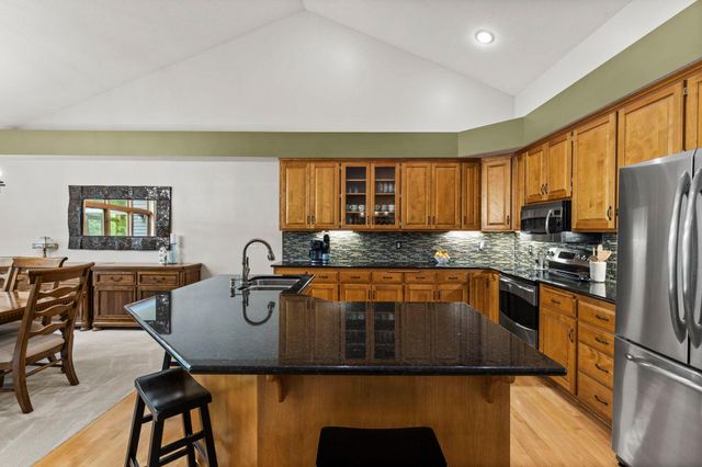 112021 Hidden Creek Place, Chaska, MN 55318