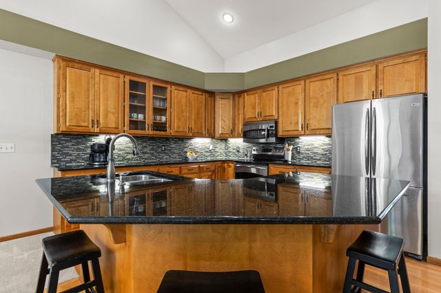 112021 Hidden Creek Place, Chaska, MN 55318