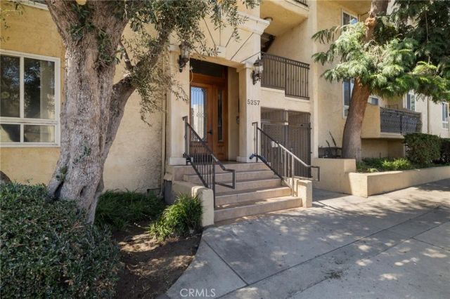5257 Radford Avenue 212, Valley Village, CA 91607
