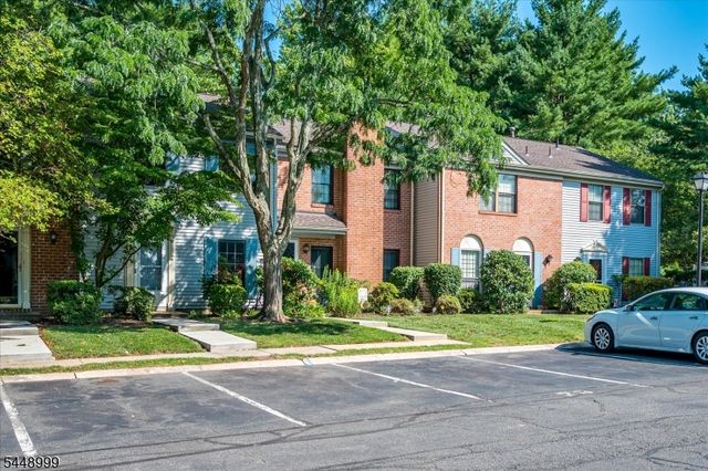 5 Pear Tree Ln, Franklin Twp., NJ 08823