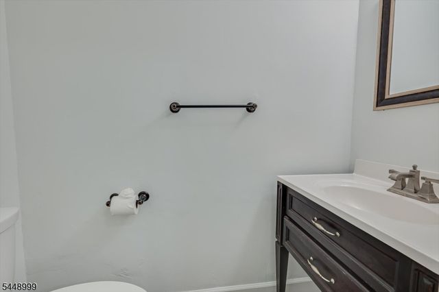 5 Pear Tree Ln, Franklin Twp., NJ 08823