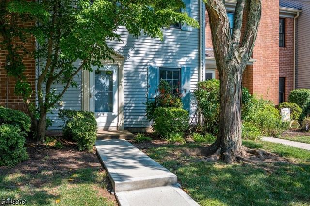 5 Pear Tree Ln, Franklin Twp., NJ 08823