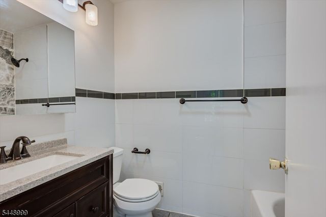 5 Pear Tree Ln, Franklin Twp., NJ 08823