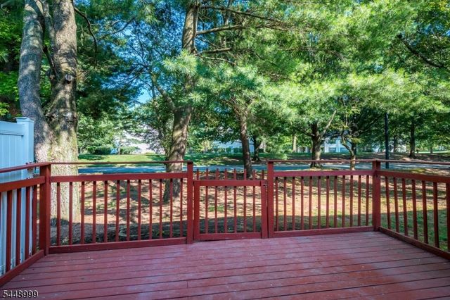 5 Pear Tree Ln, Franklin Twp., NJ 08823