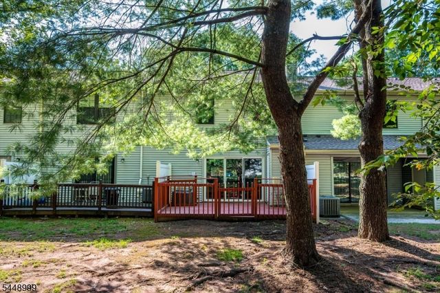 5 Pear Tree Ln, Franklin Twp., NJ 08823