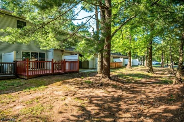 5 Pear Tree Ln, Franklin Twp., NJ 08823