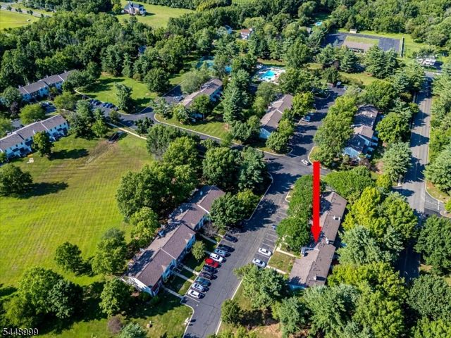 5 Pear Tree Ln, Franklin Twp., NJ 08823