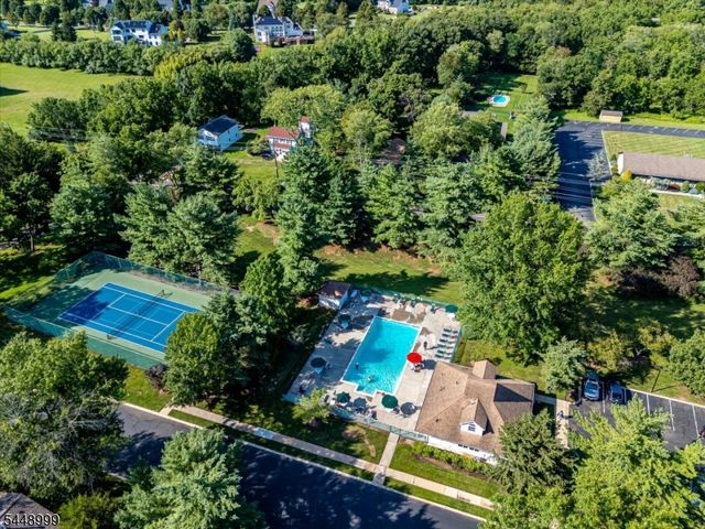 5 Pear Tree Ln, Franklin Twp., NJ 08823