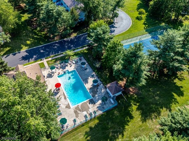 5 Pear Tree Ln, Franklin Twp., NJ 08823