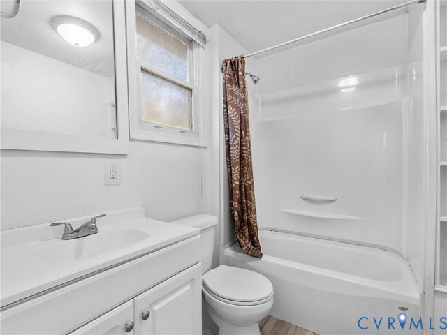 504 Longwood Ave, Farmville, VA 23901