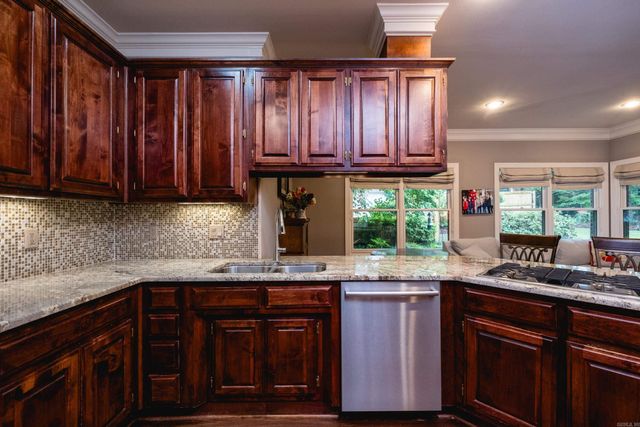 5 Lakewood Drive, North Little Rock, AR 72116
