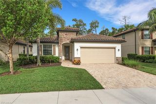 9469 Foxglove LN, Naples, FL 34120