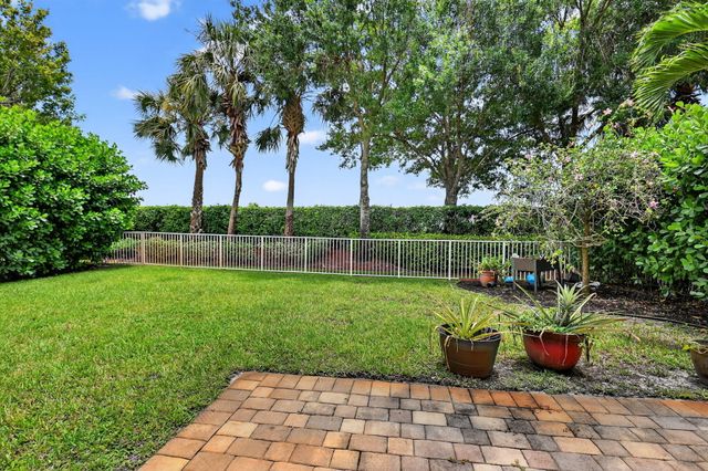9917 Cobblestone Creek Drive, Boynton Beach, FL 33472