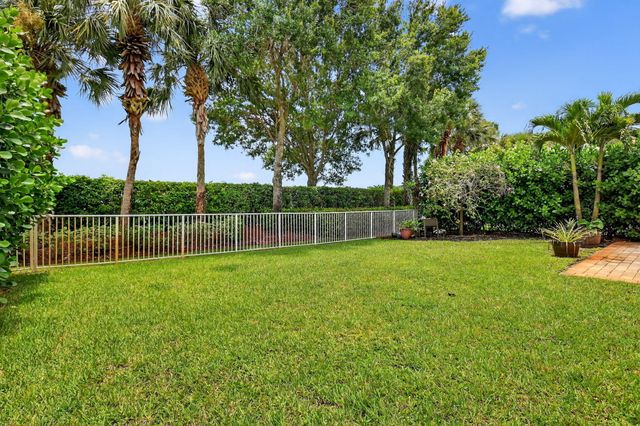 9917 Cobblestone Creek Drive, Boynton Beach, FL 33472