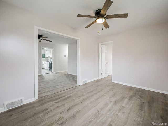 32521 Newaygo Street, Westland, MI 48186