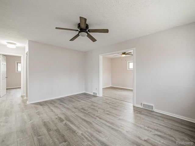 32521 Newaygo Street, Westland, MI 48186