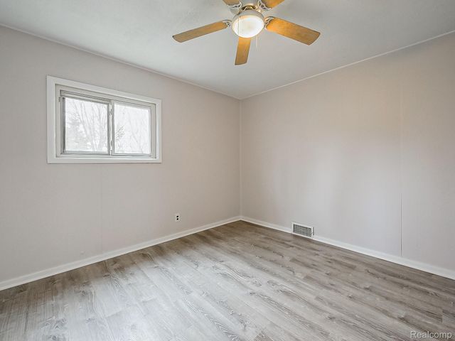 32521 Newaygo Street, Westland, MI 48186