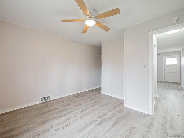 32521 Newaygo Street, Westland, MI 48186