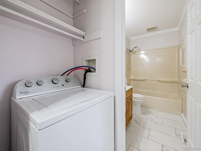 32521 Newaygo Street, Westland, MI 48186