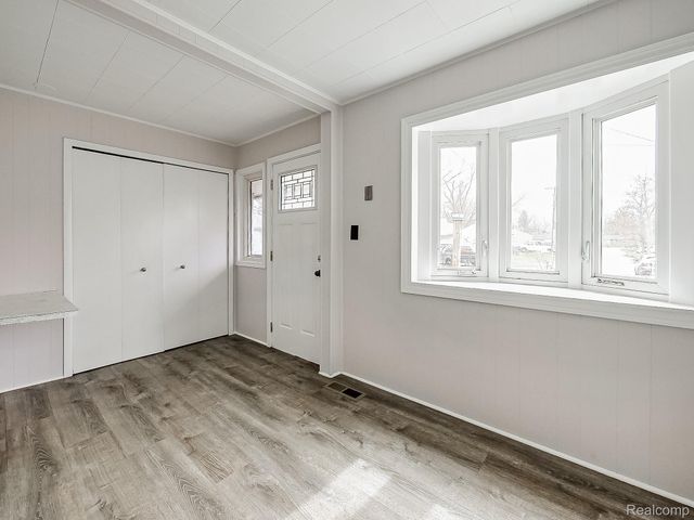 32521 Newaygo Street, Westland, MI 48186