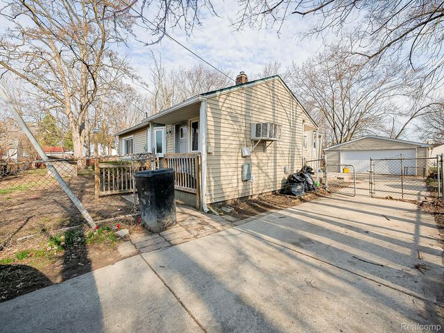 32521 Newaygo Street, Westland, MI 48186