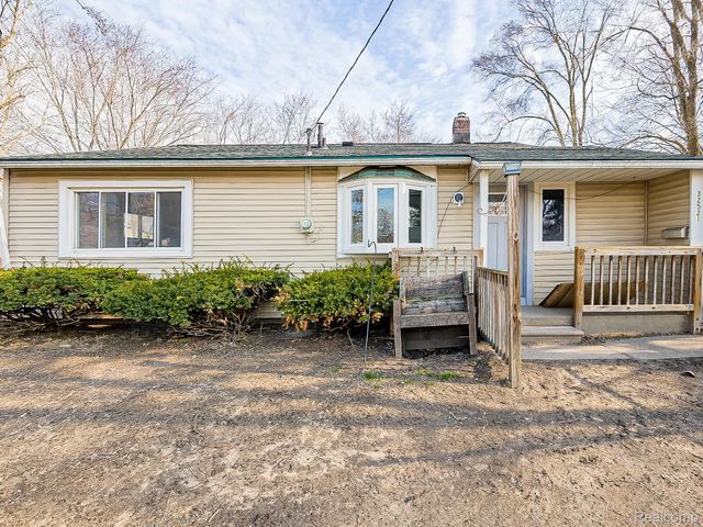 32521 Newaygo Street, Westland, MI 48186