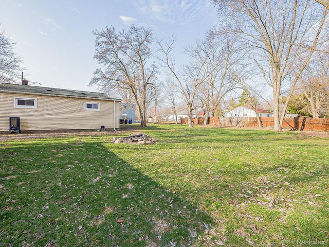 32521 Newaygo Street, Westland, MI 48186