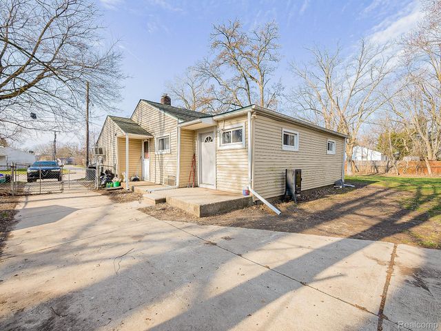32521 Newaygo Street, Westland, MI 48186