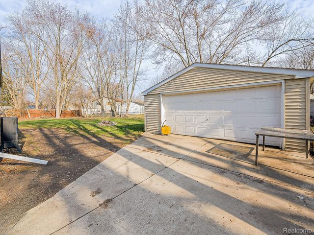 32521 Newaygo Street, Westland, MI 48186