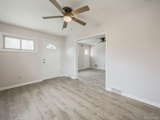 32521 Newaygo Street, Westland, MI 48186