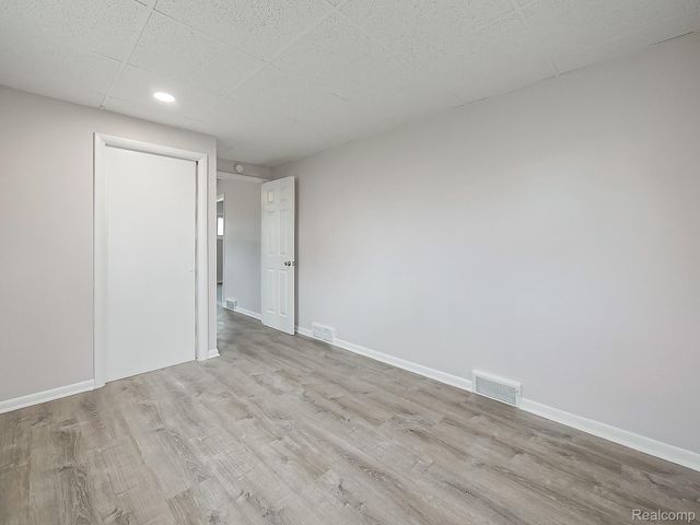 32521 Newaygo Street, Westland, MI 48186