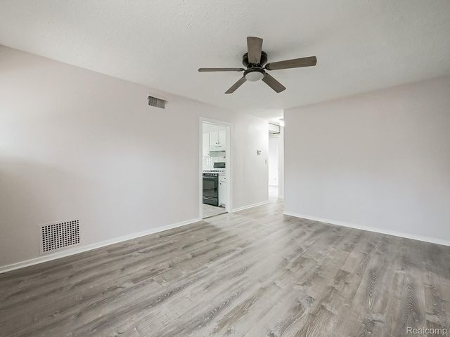 32521 Newaygo Street, Westland, MI 48186