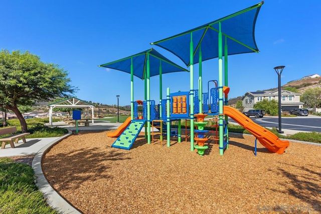 877 Woodhaven Rd, San Marcos, CA 92069