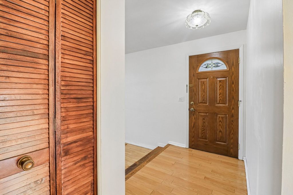 9041 W Oaks Avenue, Des Plaines, IL 60016 — photo 5