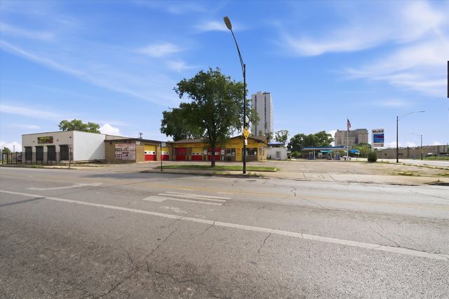 105 N Pulaski Road, Chicago, IL 60624
