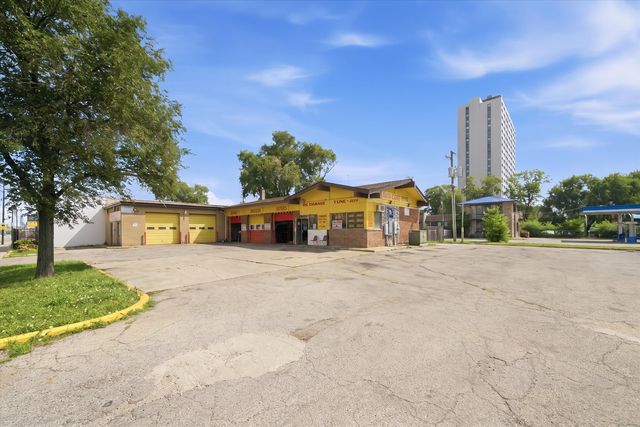105 N Pulaski Road, Chicago, IL 60624