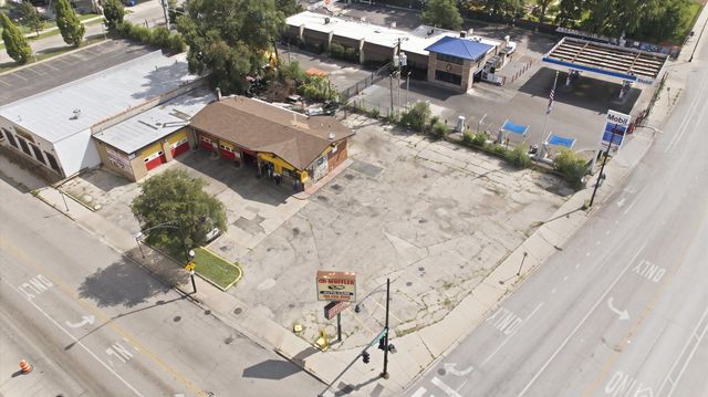 105 N Pulaski Road, Chicago, IL 60624