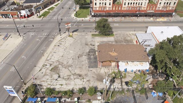 105 N Pulaski Road, Chicago, IL 60624