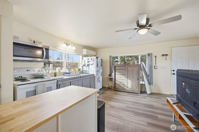 5698 2nd Avenue, Ferndale, WA 98248