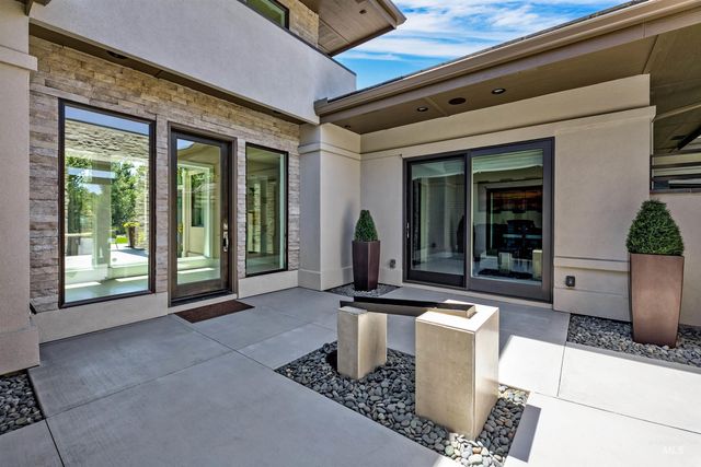 325 W Rivermont Lane, Eagle, ID 83616