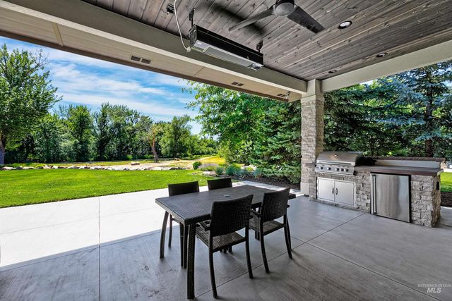 325 W Rivermont Lane, Eagle, ID 83616