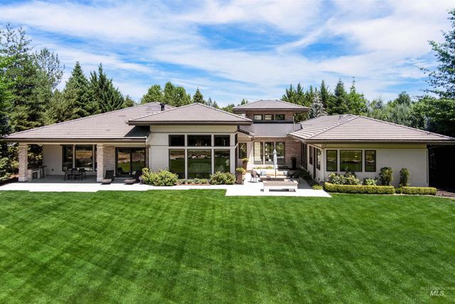 325 W Rivermont Lane, Eagle, ID 83616