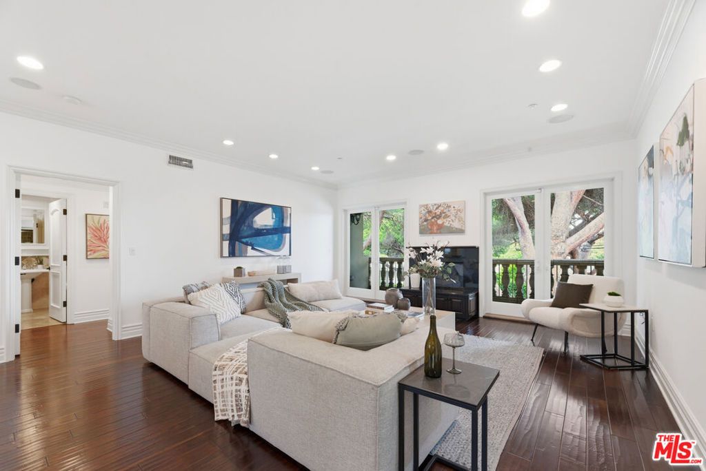 Image 5 of property listing at 11440 National Boulevard 16, Los Angeles, CA 90064