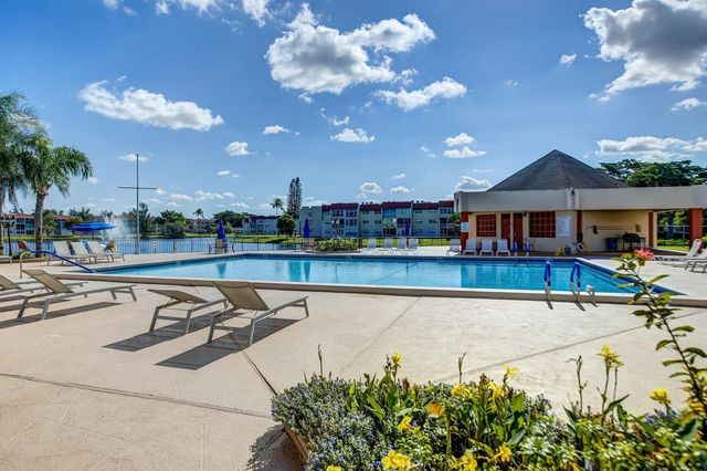 9660 Sunrise Lakes Boulevard 306, Sunrise, FL 33322