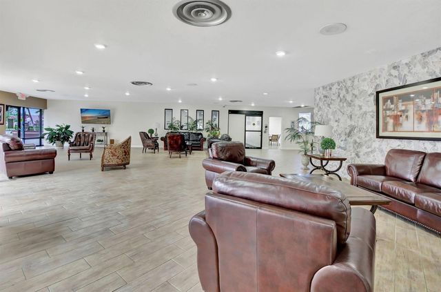 9660 Sunrise Lakes Boulevard 306, Sunrise, FL 33322