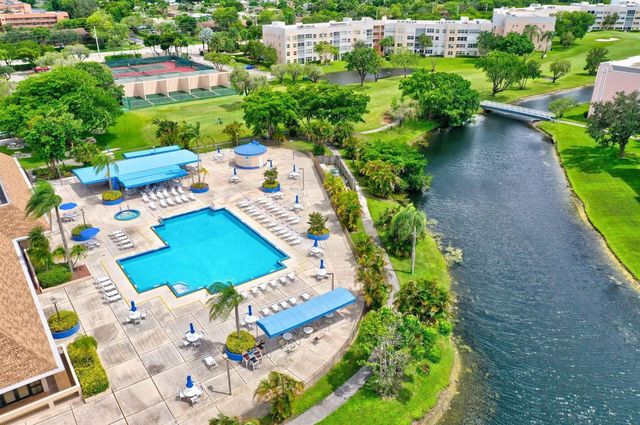 9660 Sunrise Lakes Boulevard 306, Sunrise, FL 33322