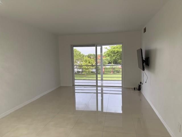 9660 Sunrise Lakes Boulevard 306, Sunrise, FL 33322
