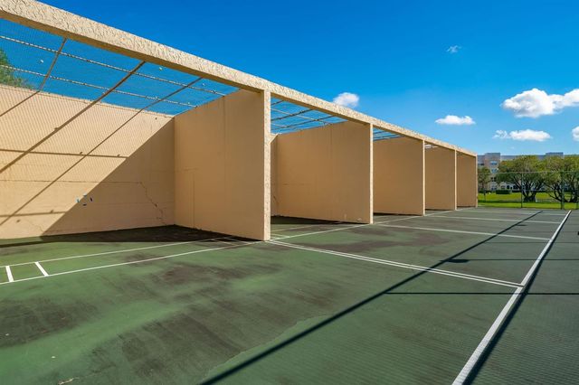 9660 Sunrise Lakes Boulevard 306, Sunrise, FL 33322