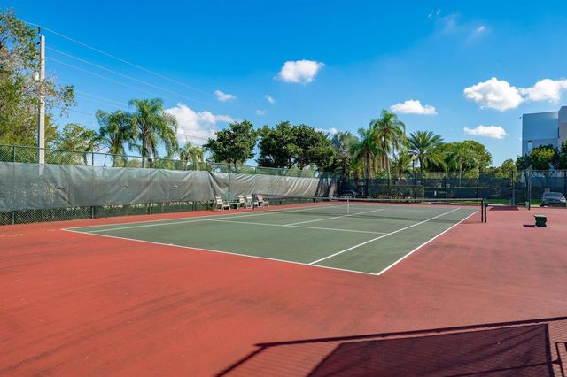9660 Sunrise Lakes Boulevard 306, Sunrise, FL 33322
