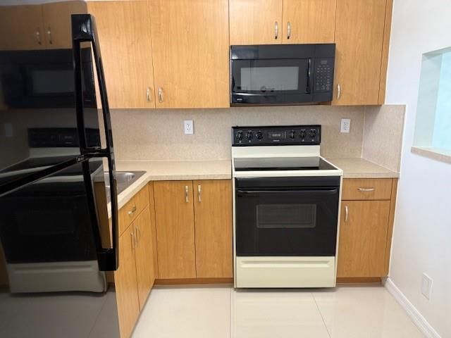9660 Sunrise Lakes Boulevard 306, Sunrise, FL 33322